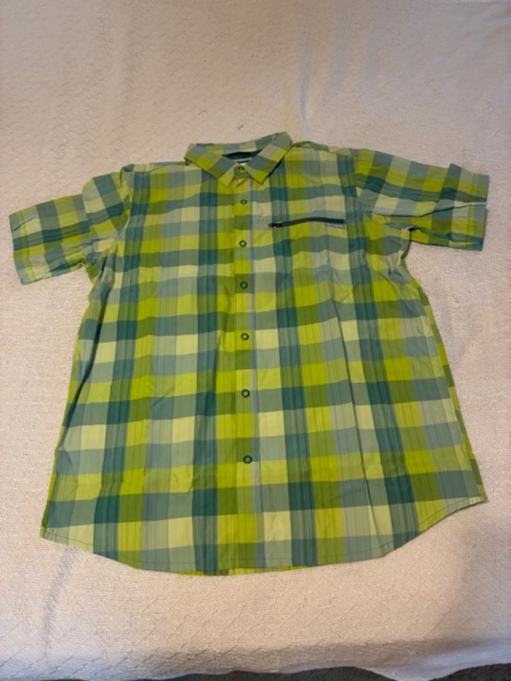 Columbia Sportswear Co. Men's Large short sleeved shirt light green plaid